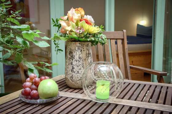 Vom Patio Zugang zu Zimmern