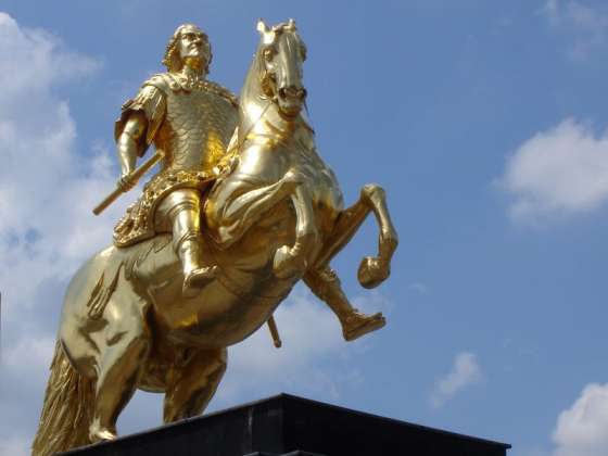 GOLDENER REITER gleich nebenan